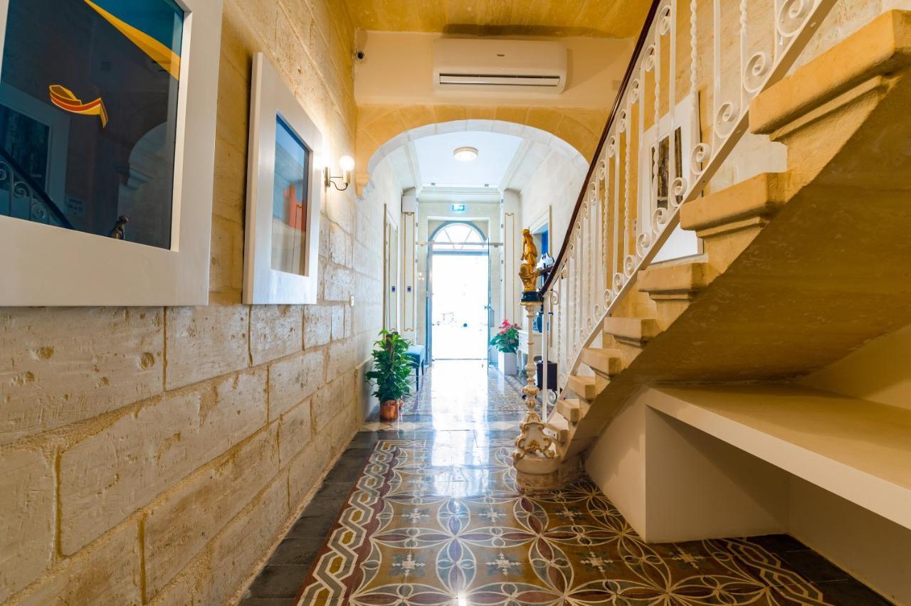 Monreal Boutique Townhouse - R024Rm3 Hotel Paola Luaran gambar